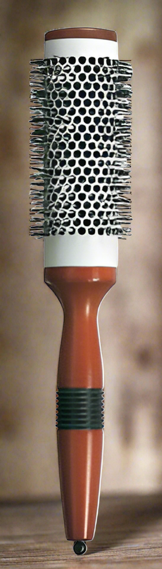 Comair Rosewood brush with ceramic body, for a uniform heat distribution along the entire brush body, nylon bristles and removable sectioning pin.